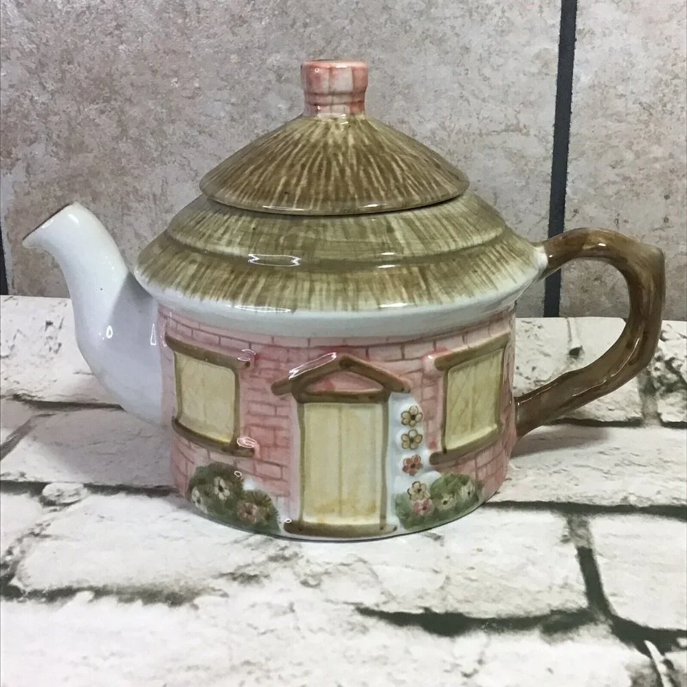 Vintage‎ Cottage Themed Teapot Pink Ceramic Collectible Figurine Decorative